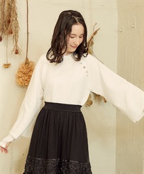 Slit sleeve knit with assort button