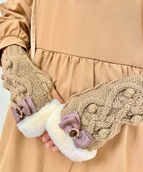 Feminine knit gloves with ribbon
