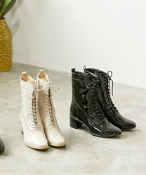Lace -uprain boots