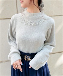 Stellate embroidery feather knit
