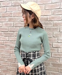 Daisy embroidery knit Pullover