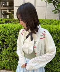 Cherry embroidery knit Cardigan(Ecru-F)